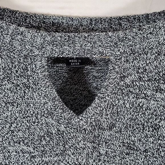 BCX, 3/4 Flutter Sleeve Key Hole Sweater-Size Small - Picture 5 of 8